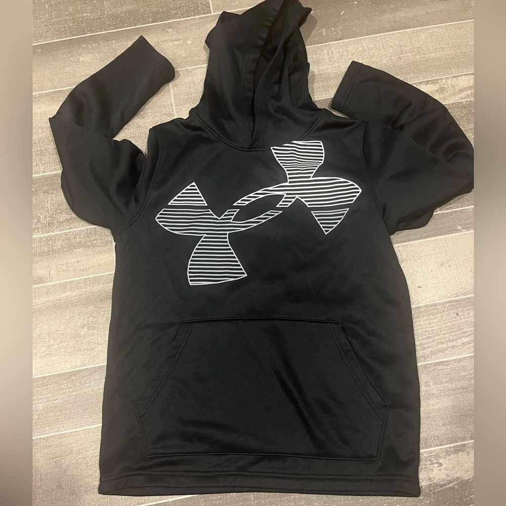 Boys under armour sweatshirt size medium